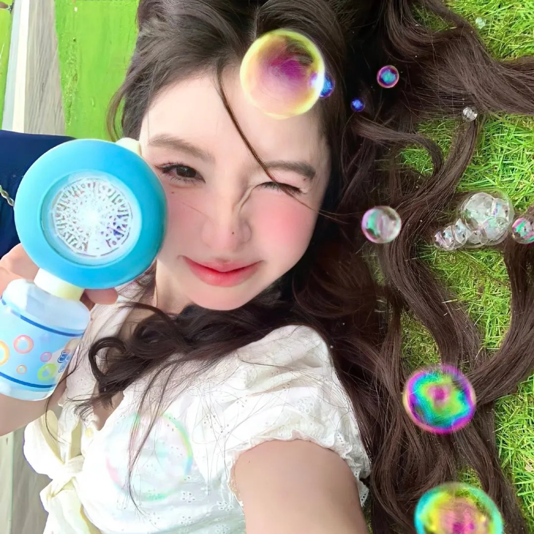 健康全裸系游泳部海报